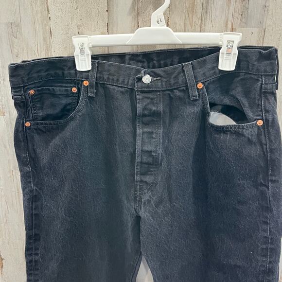 Levi’s Black 501 Button Fly Original Fit 5 Pocket Jeans Mens 40X30 Denim - Picture 2 of 8